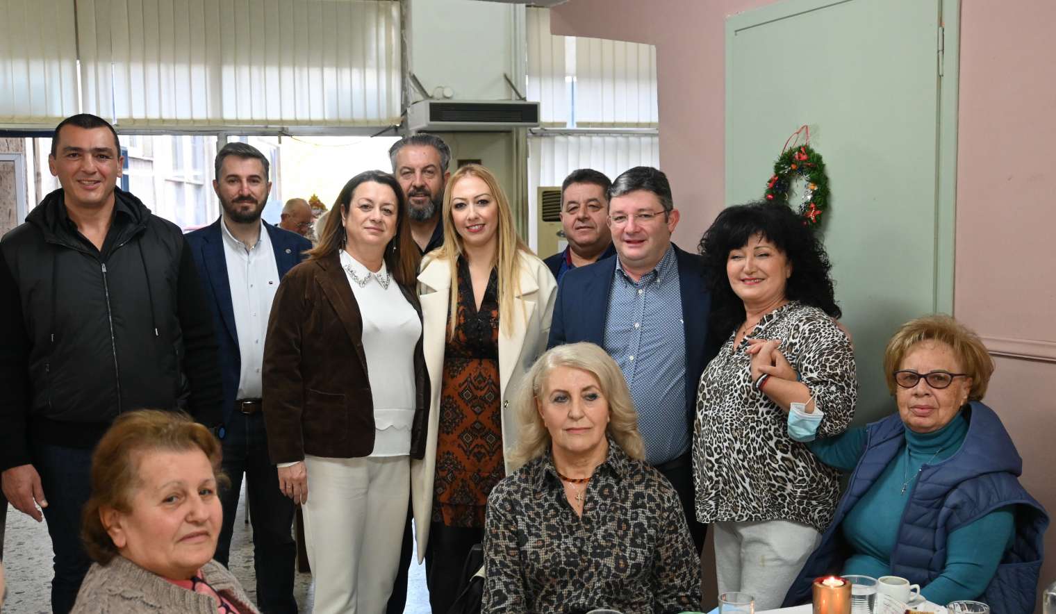 Στη Χριστουγεννιάτικη εκδήλωση του 1ου και 3ου ΚΑΠΗ παρευρέθηκε ο Δήμαρχος Αχαρνών Σπύρος Βρεττός