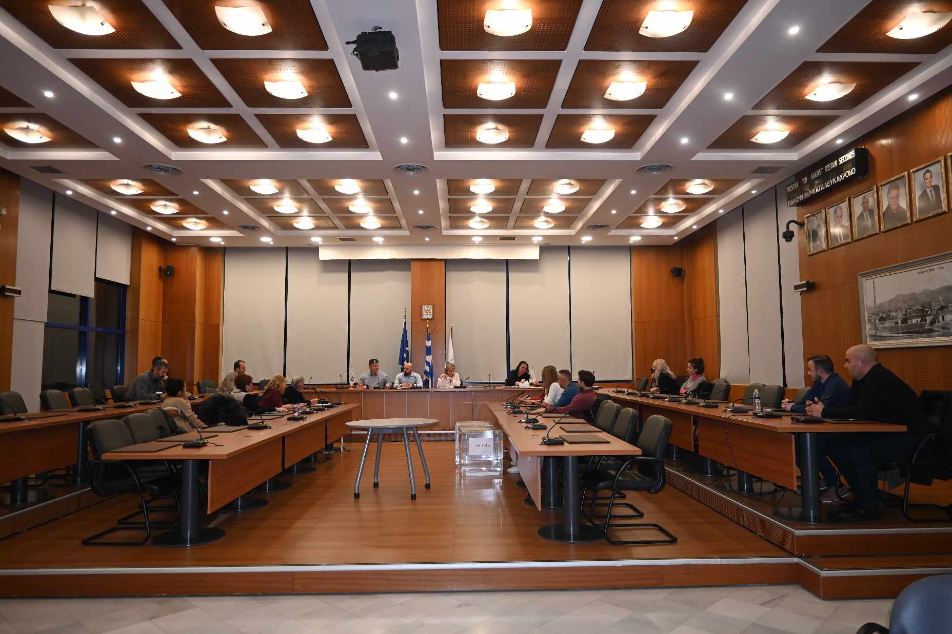 Συζήτηση με τα μέλη των Δημοτικών Κοινοτήτων Αχαρνών και Θρακομακεδόνων για τα θέματα της τοπικής κοινωνίας